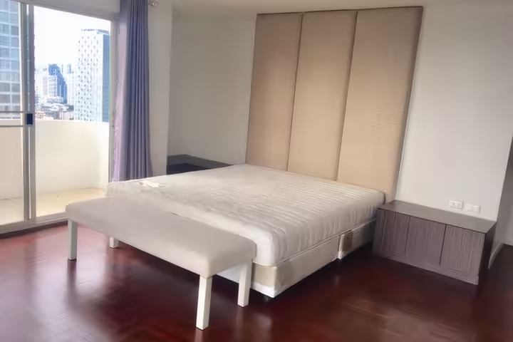 Regent on the Park 2 for Rent – 3 Bedroom 250 sqm near BTS Ekkamai – 80,000 THB/Month