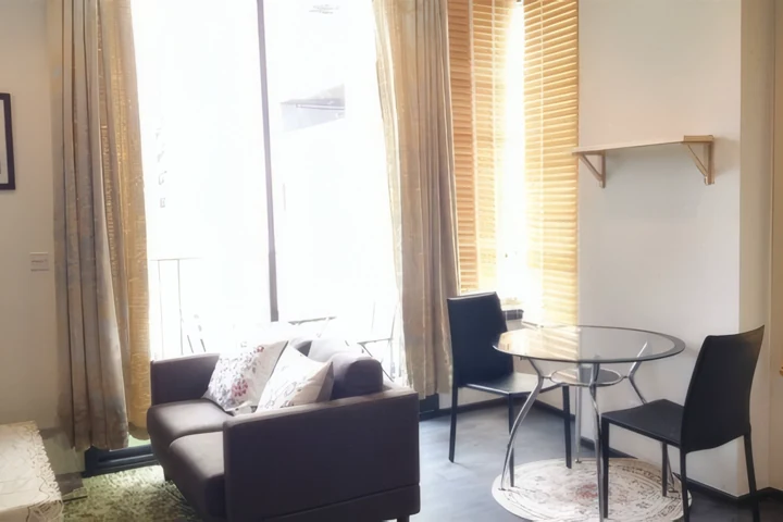 Edge Sukhumvit 23 월세 – 35,000 THB/월 – 침실 1개 – 40제곱미터 – BTS 아속 역 인근