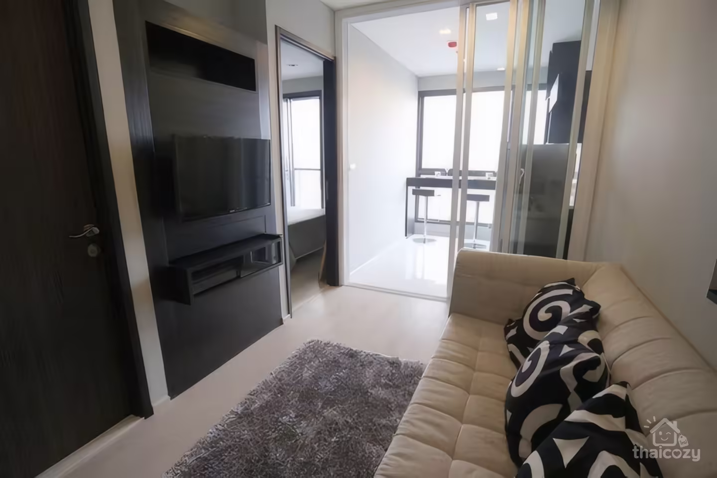 Condo for Rent Rhythm Sukhumvit 44/1 close to BTS Phra Khanong 1 bedroom price 26000 THB per Month photo 2