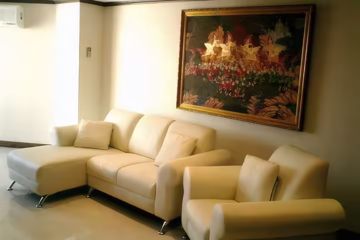 Spacious 1-Bedroom Apartment for Rent in Pratamnak, Pattaya