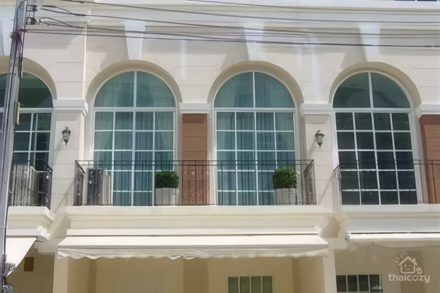Beautiful Townhouse to rent 3 bedrooms 4 bathrooms Fully Furnished. Located in Lat Phrao 71 Nawamin photo 2