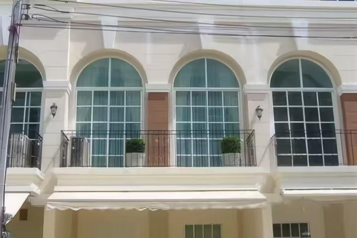Beautiful Townhouse to rent 3 bedrooms 4 bathrooms Fully Furnished The property located in Lat Phra