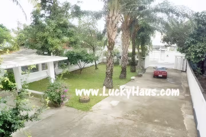 Single House for Rent with Nice Garden @ Ratchada-Viphavadi, 3 Bedrooms, Furnished