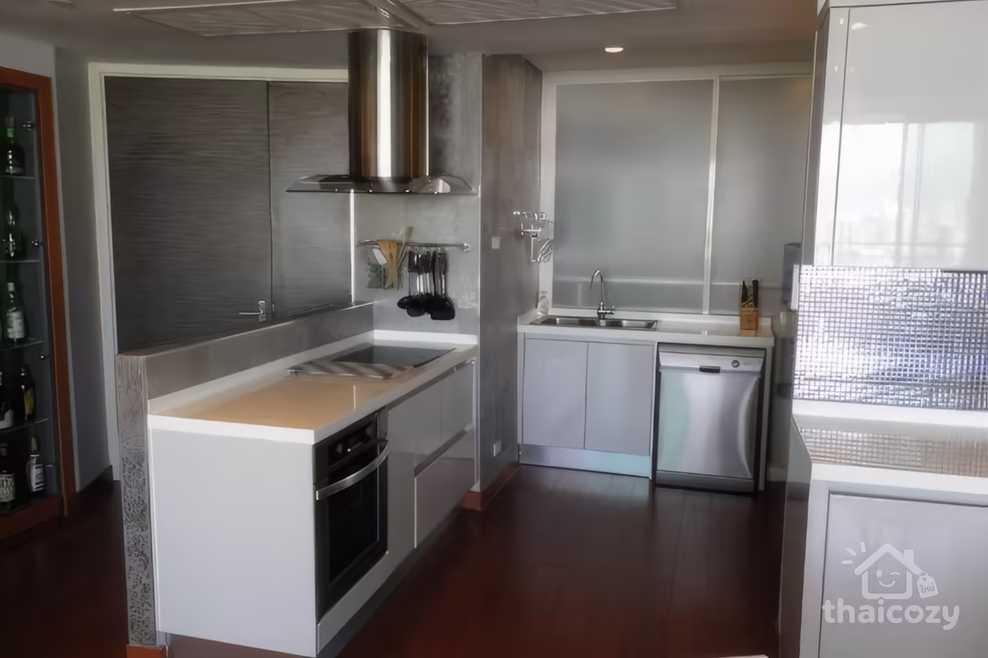 For rent 3 bedrooms condo in Bangkok photo 2