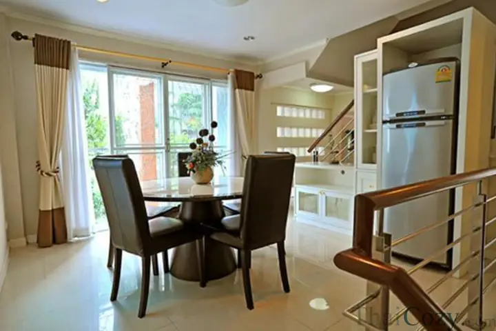ทาวน์เฮาส์ 4 ห้องนอน ให้เช่า ในอารีย์