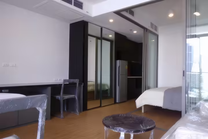 Siamese Surawong Condo for Rent near MRT Sam Yan – 23,000 THB/month