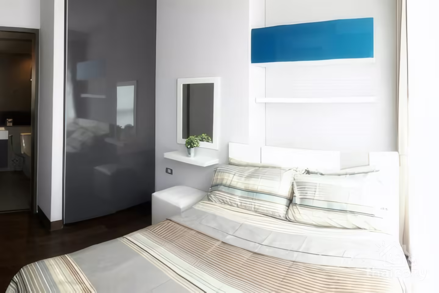 Lumpini Sukhumvit 24 Condo for Rent Near BTS Phrom Phong, 30,000 THB/Month photo 2