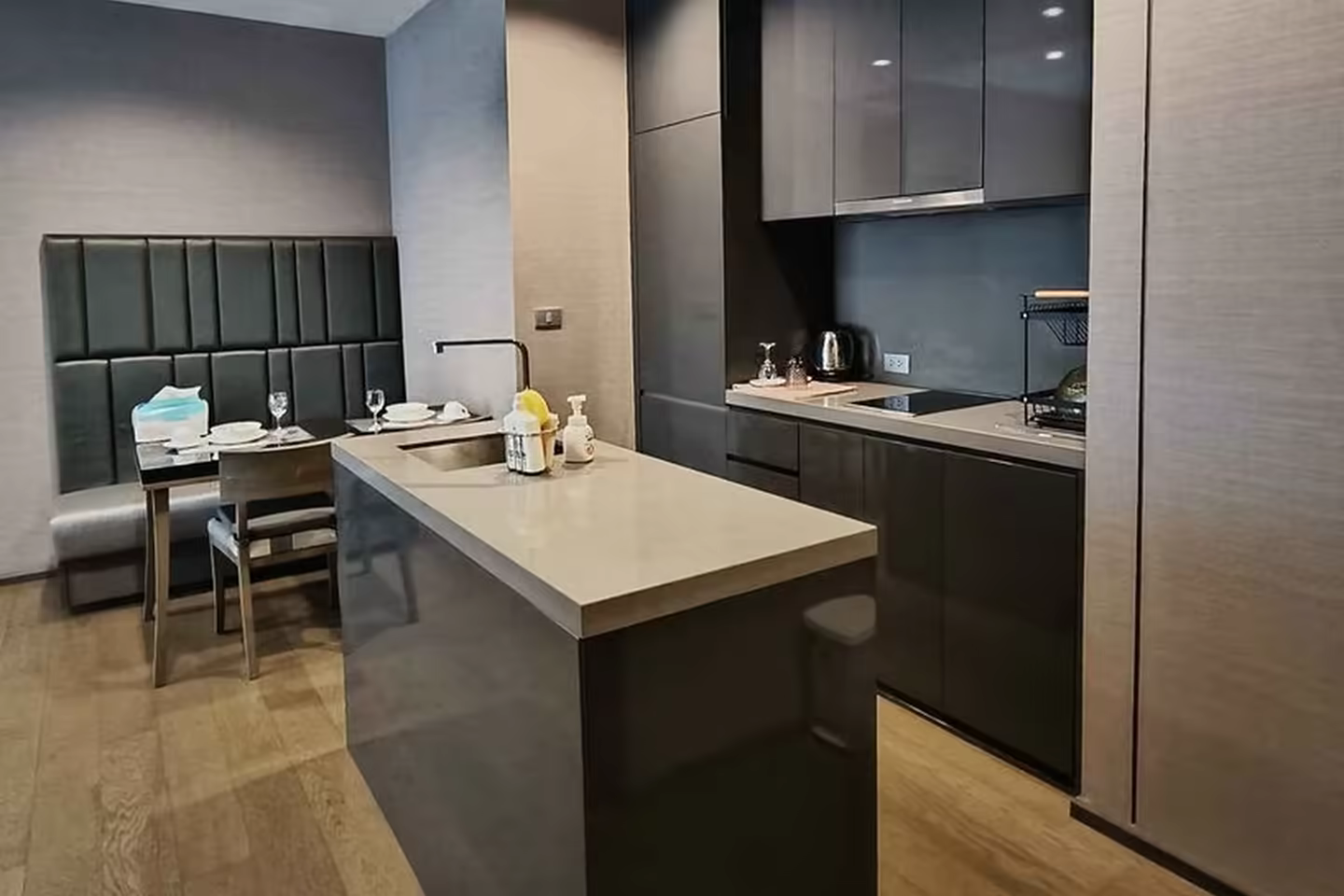 คอนโด The Diplomat Sathorn ขาย photo 1
