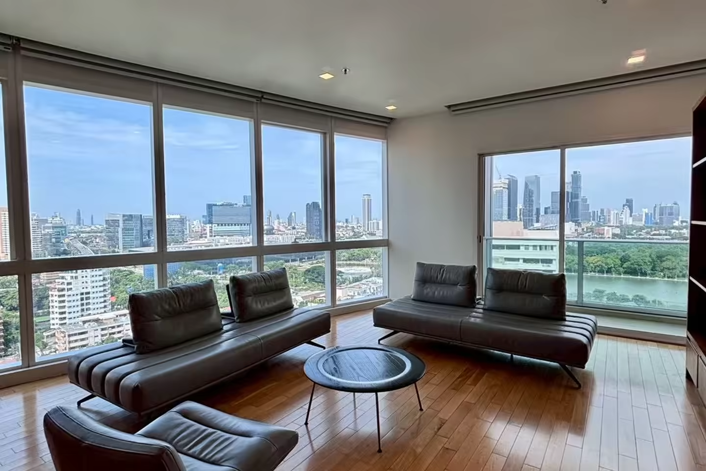 คอนโดให้เช่า Millennium Residence ชั้น 19 photo 1