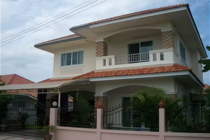 Bedroom Family Home in San Kampaeng