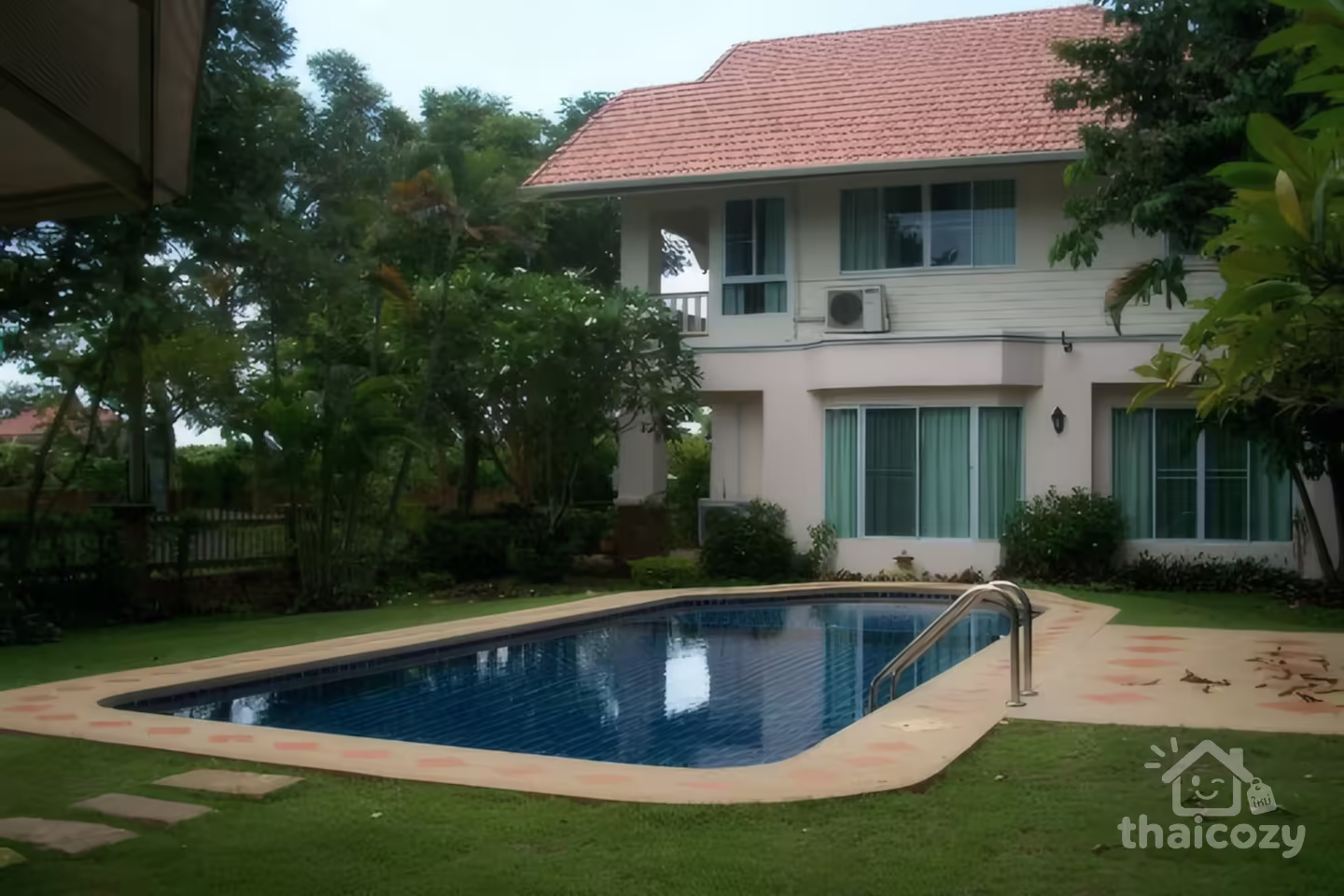 Exceptional 4 Bedroom Luxury Family Home with Swimming Pool photo 2
