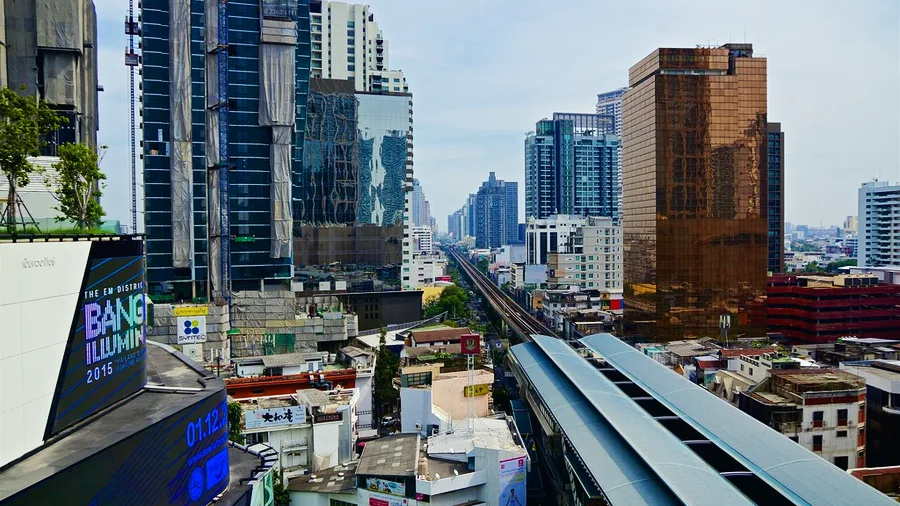 Vue de Sukhumvit et du BTS près de Phrom Phong