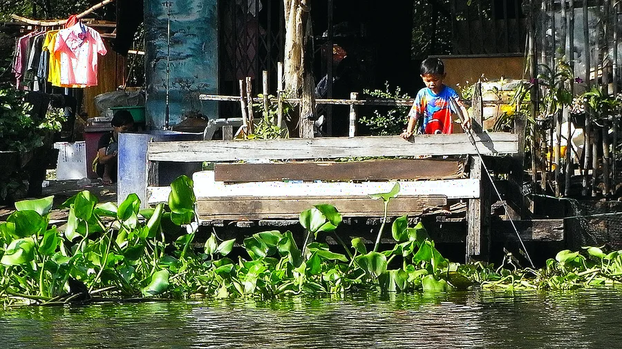 Canal de Phra Khanong à Bangkok