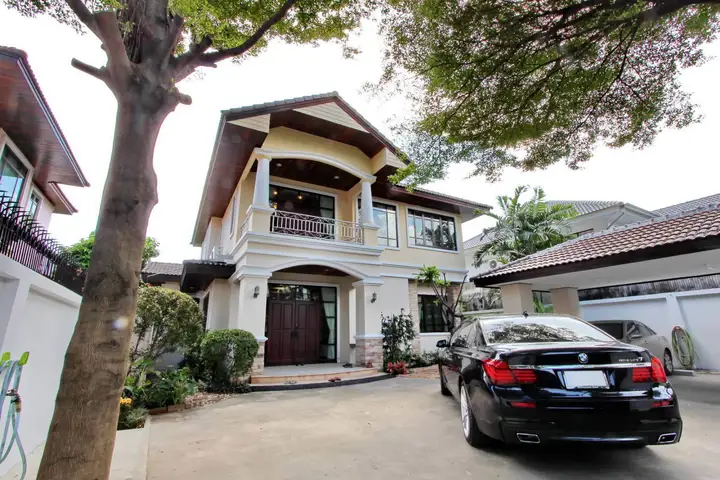 House for rent at Ekamai Soi 10