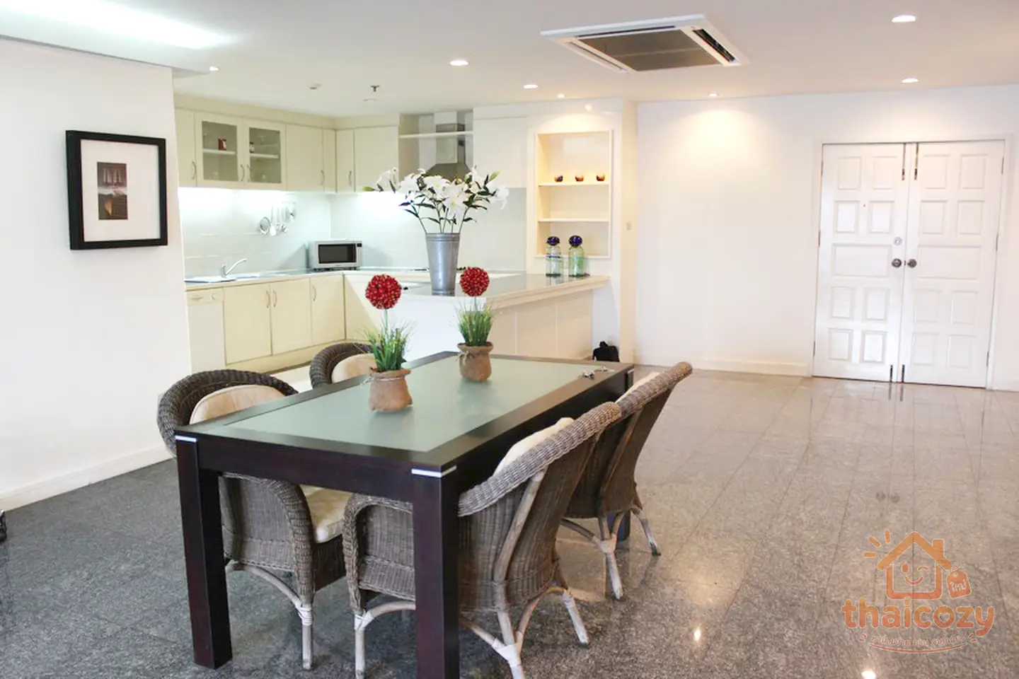 3 Bedrooms Apartment for Rent in Sukhumvit photo 2