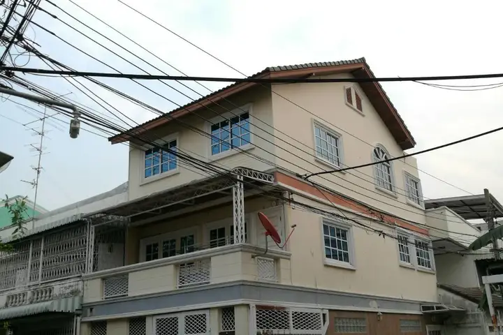 3-Storey Townhouse for Rent