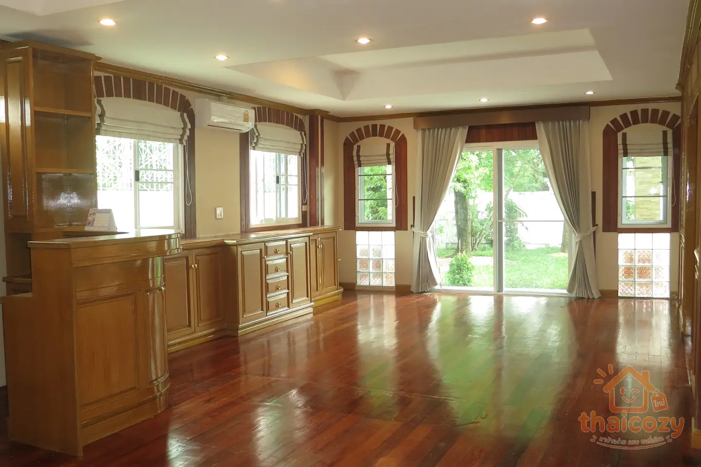 Luxury Grand House with Garden for Rent in Bangna photo 2