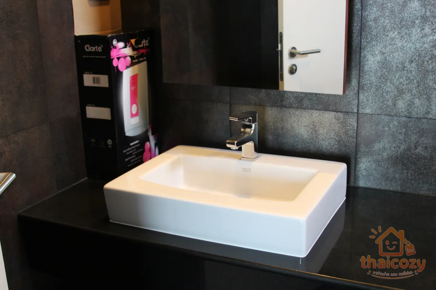 Voque Condominium Sukhumvit 16 Asok - 2 Bedrooms for Rent photo 2