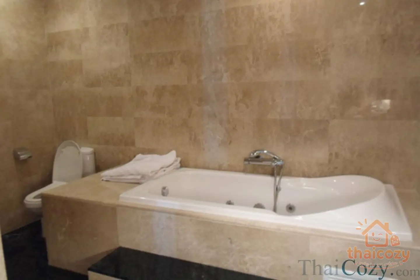 Appartement de 3 chambres à louer sur Sukhumvit 41 photo 2
