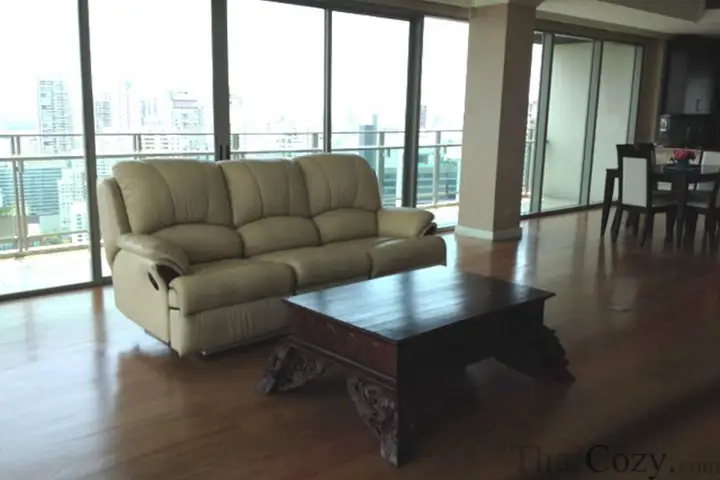 3 Bedrooms Condominium for Rent at Sukhumvit 41