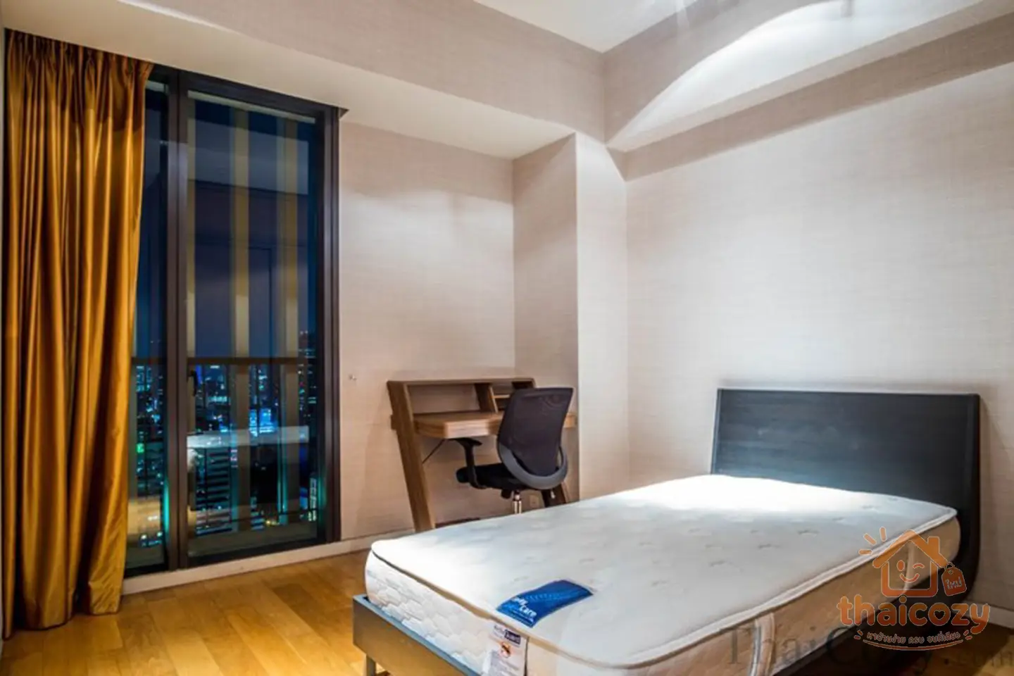 The Met Condominium for Sale photo 2