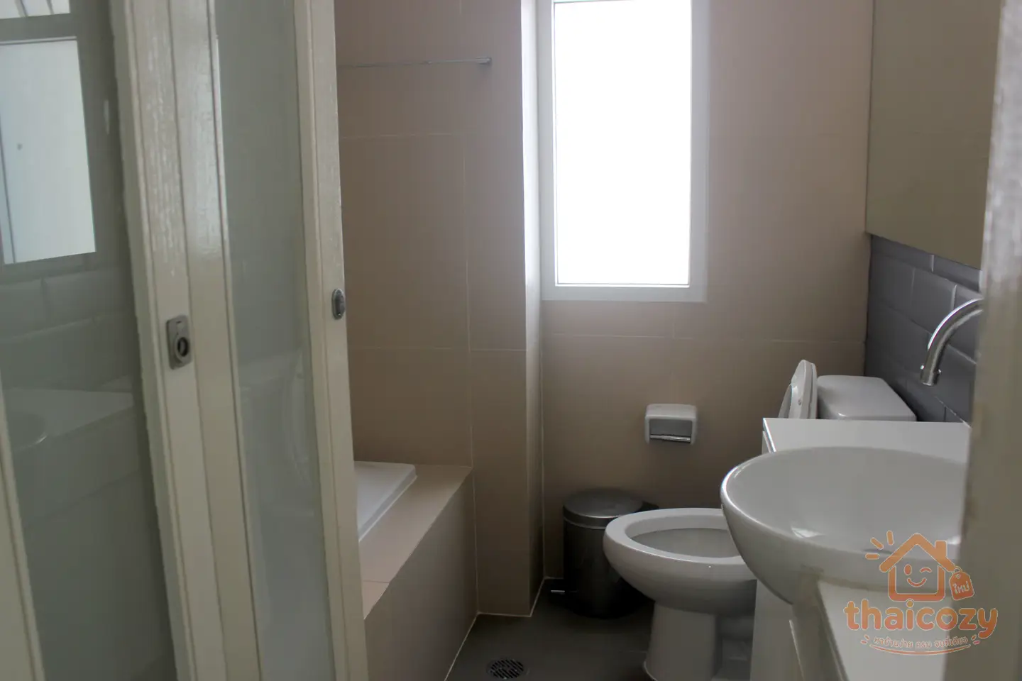 1 Bed Plus Study Room for Rent at Thong Lor photo 2