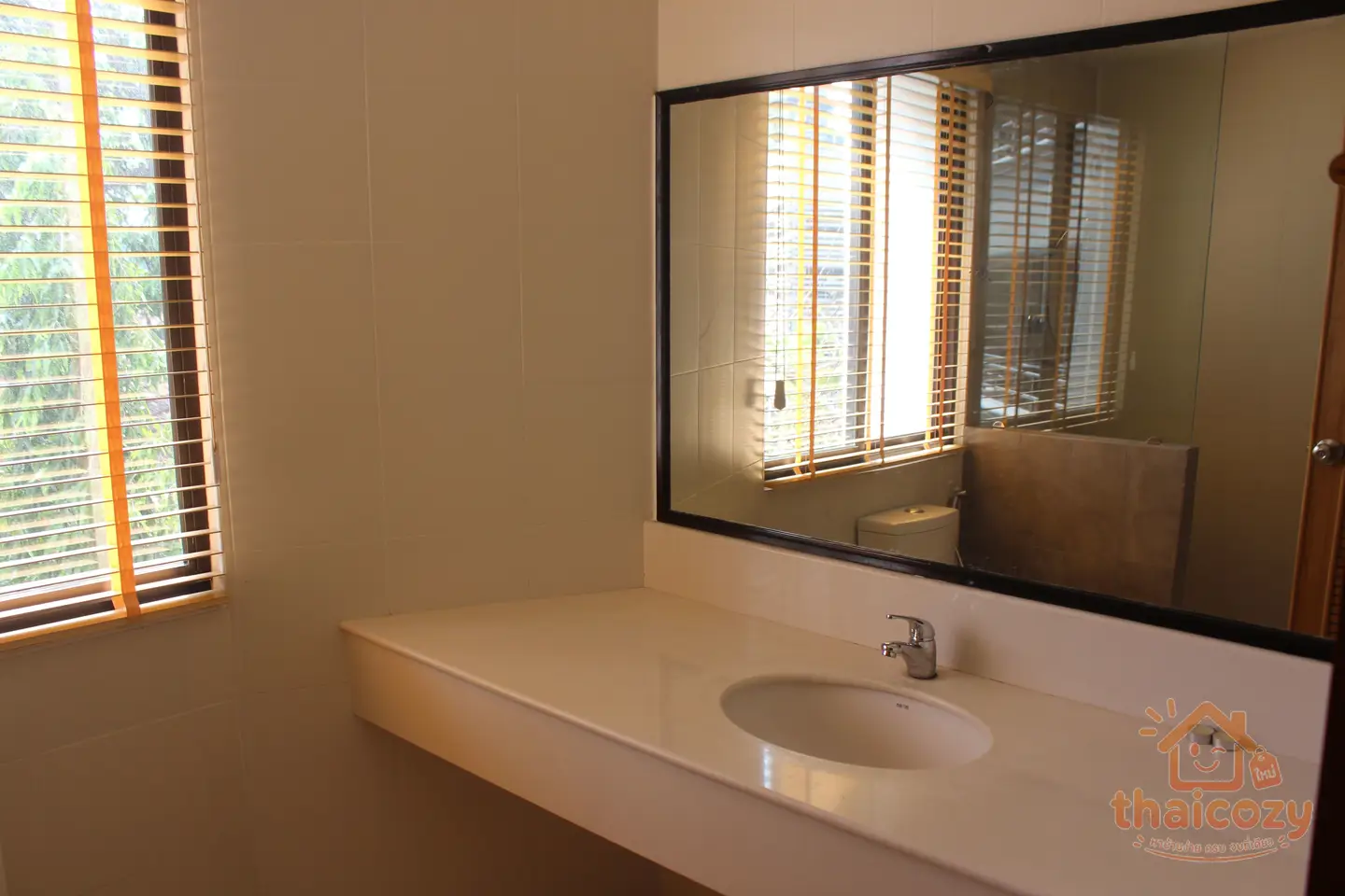 Moon Tower Condo for Rent at Sukhumvit 59 photo 2