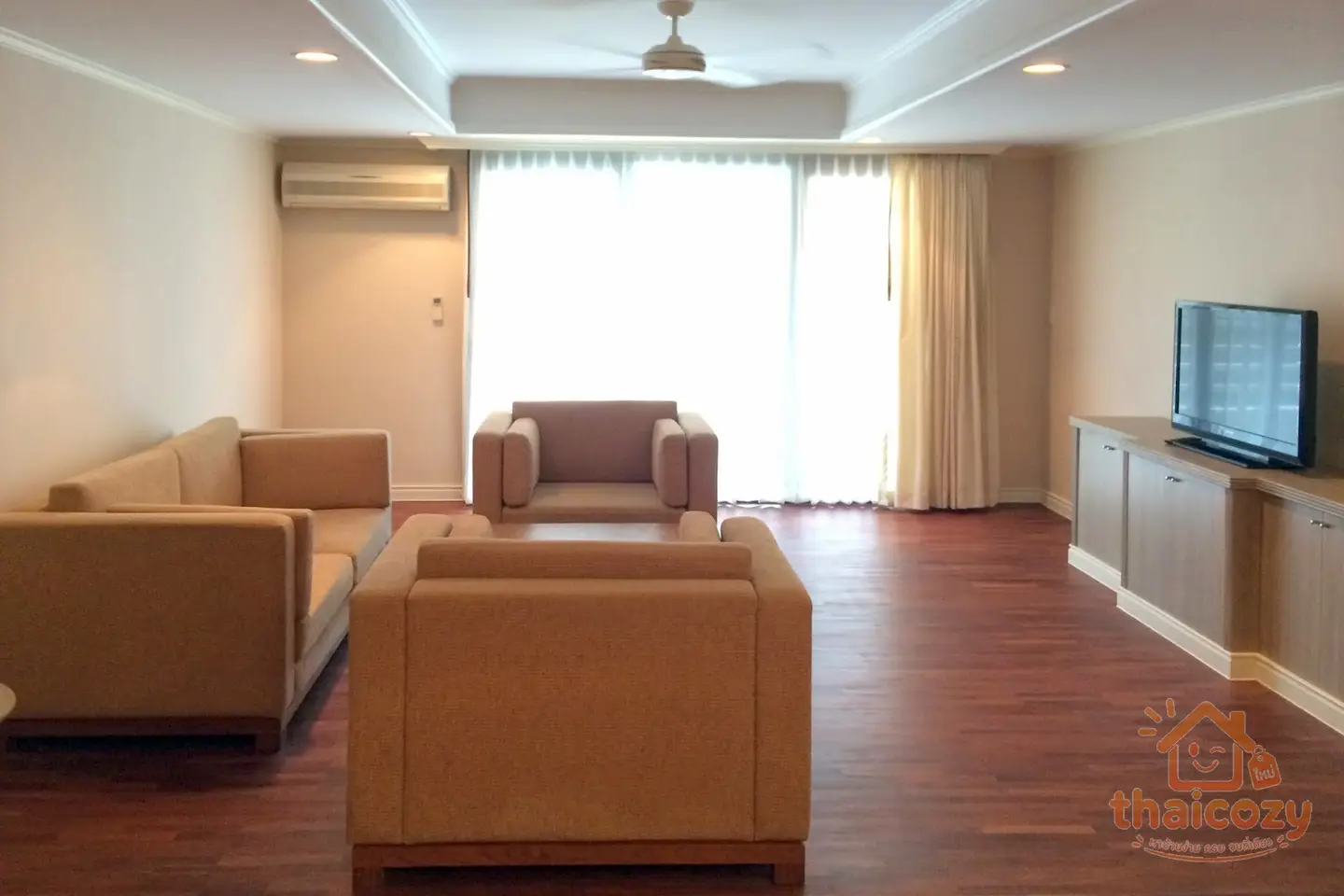 3 Bedrooms Condo for Rent Near Ratchadamri photo 2
