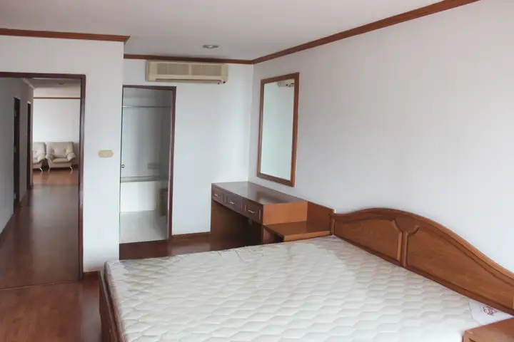 3 Bedrooms Condo in Top View Tower, Sukhumvit 59