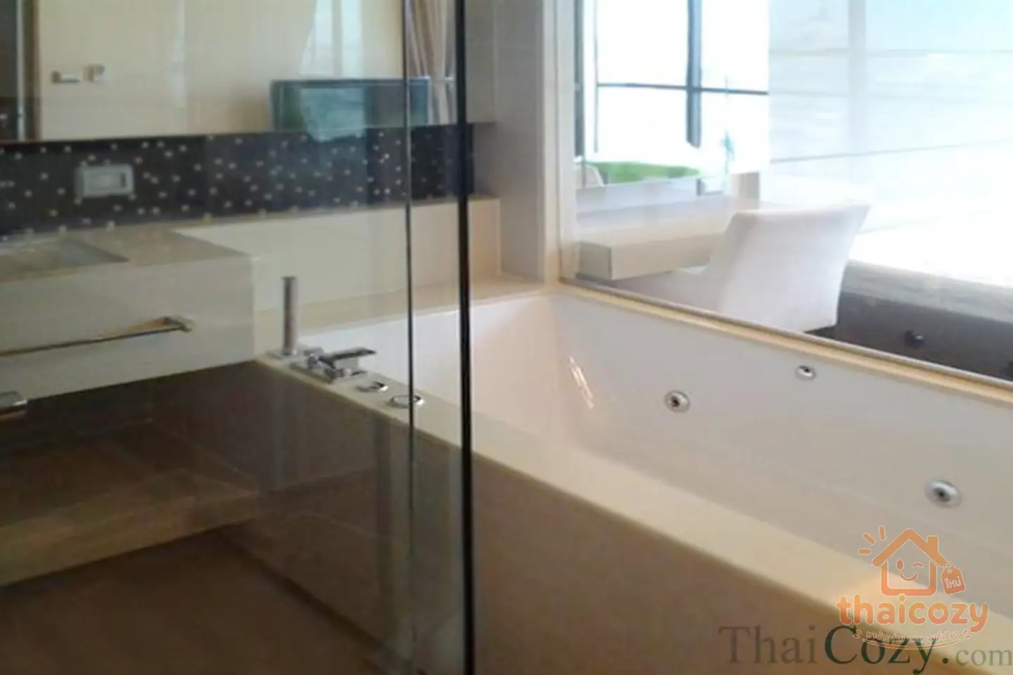 High Rise Condo on 29th Floor for Rent photo 2