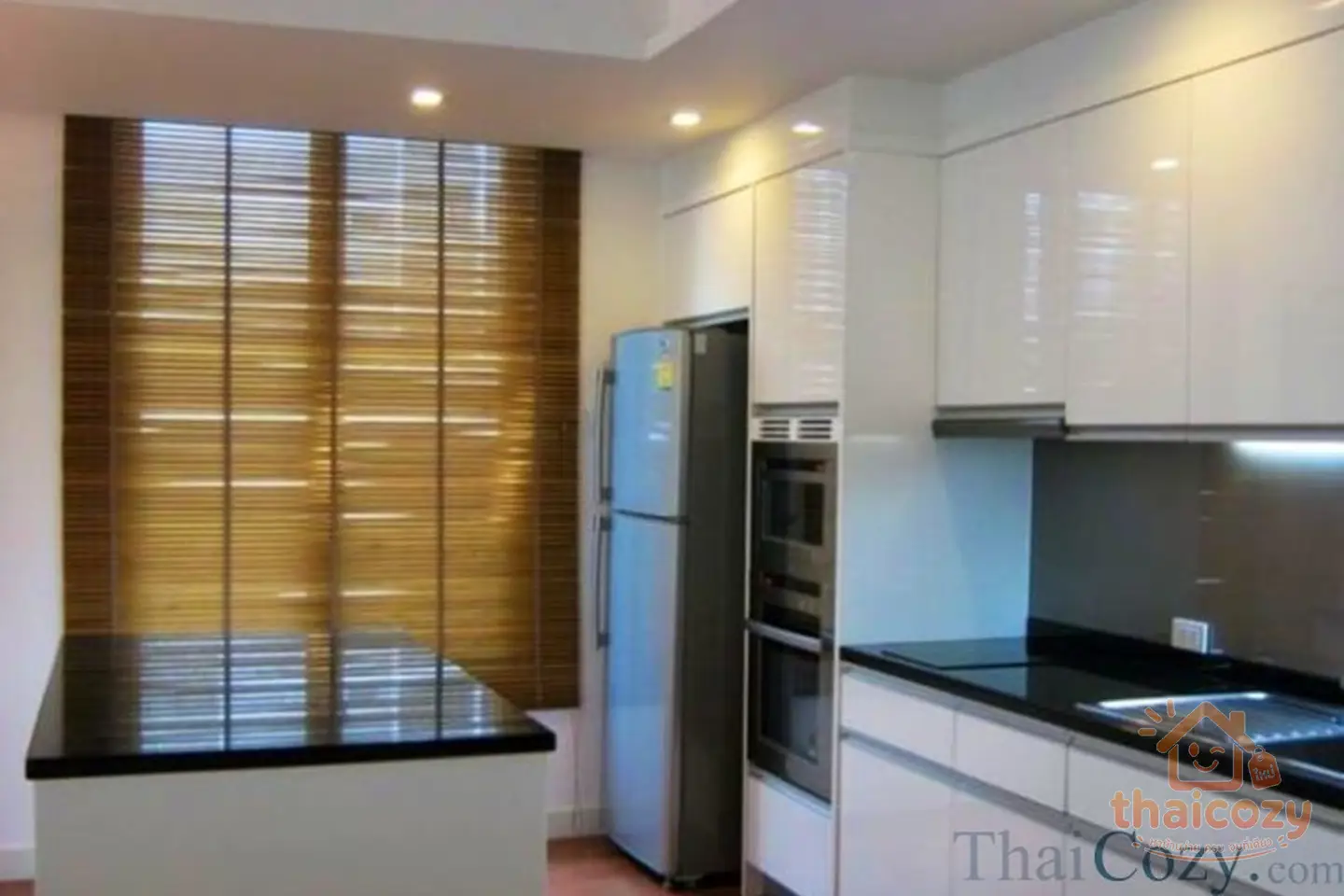 3 Bedrooms Condo for Rent in Sukhumvit 20 photo 2