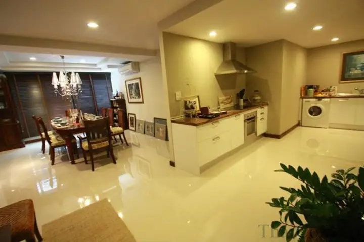Low-rise condominium for rent at Ploenchit, Bangkok