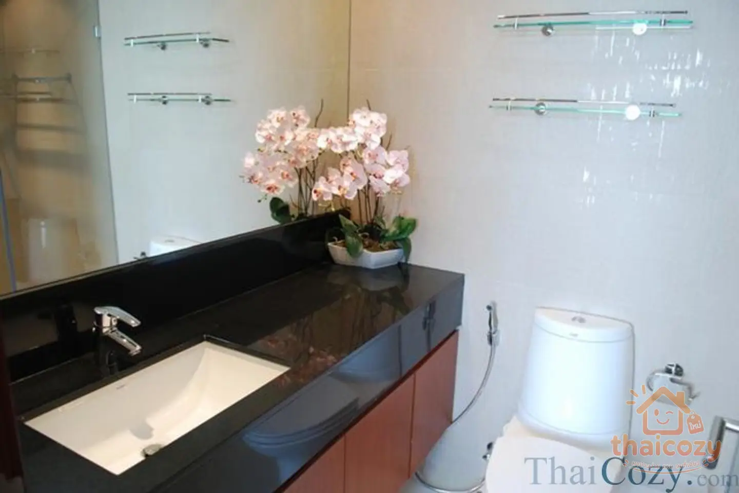 2 Bedroom for Rent at Ratchadamri Rd., Walking Distance to Central World photo 2
