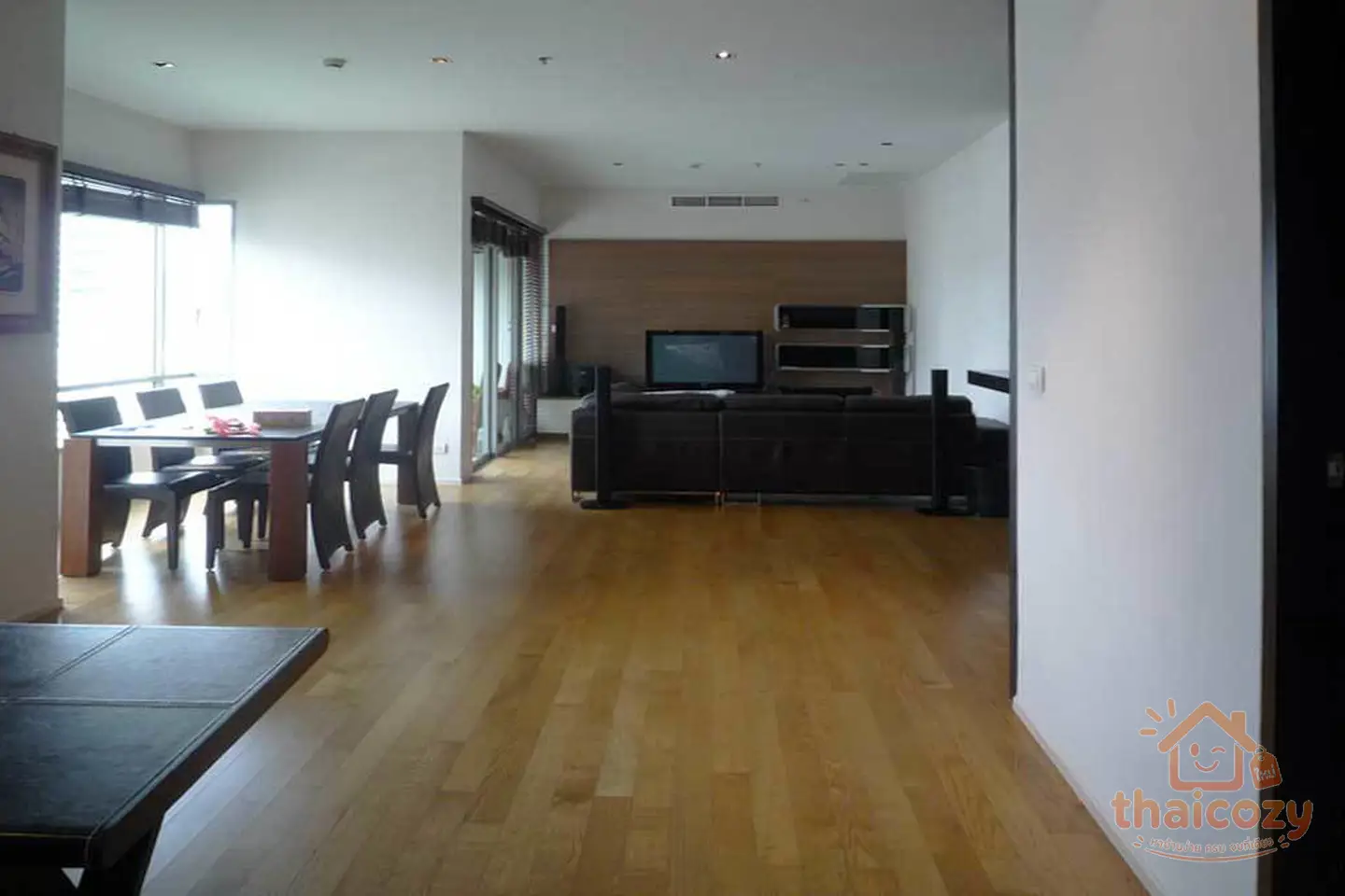 Luxury 2-Bedroom Condominium for Rent in Bangkok photo 2