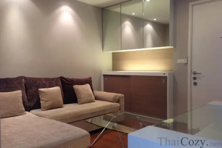 Newly Renovated Diamond Ratchada Condo (Close to MRT Huai Khwang)