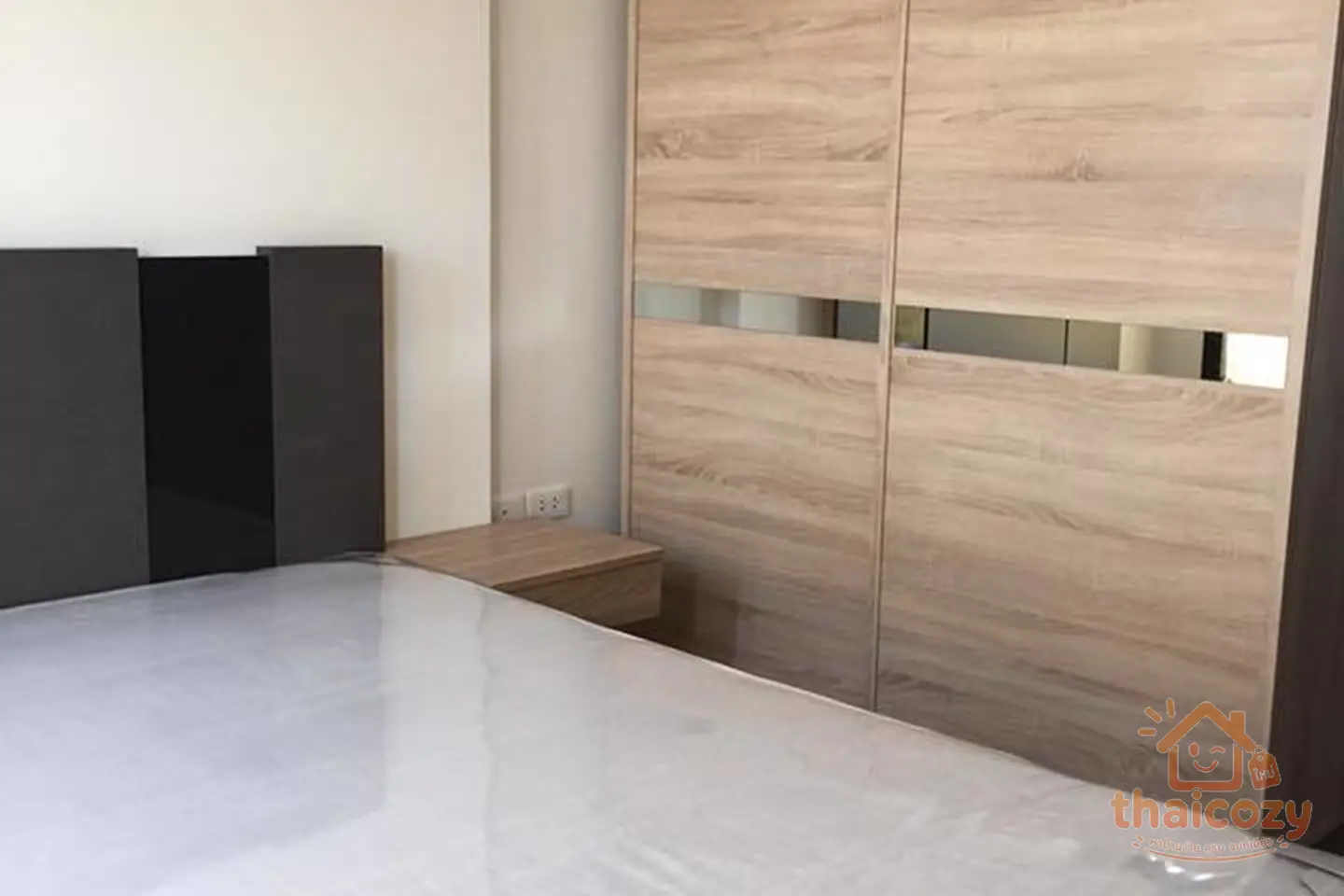 Base Park East Onnut condo for rent photo 1