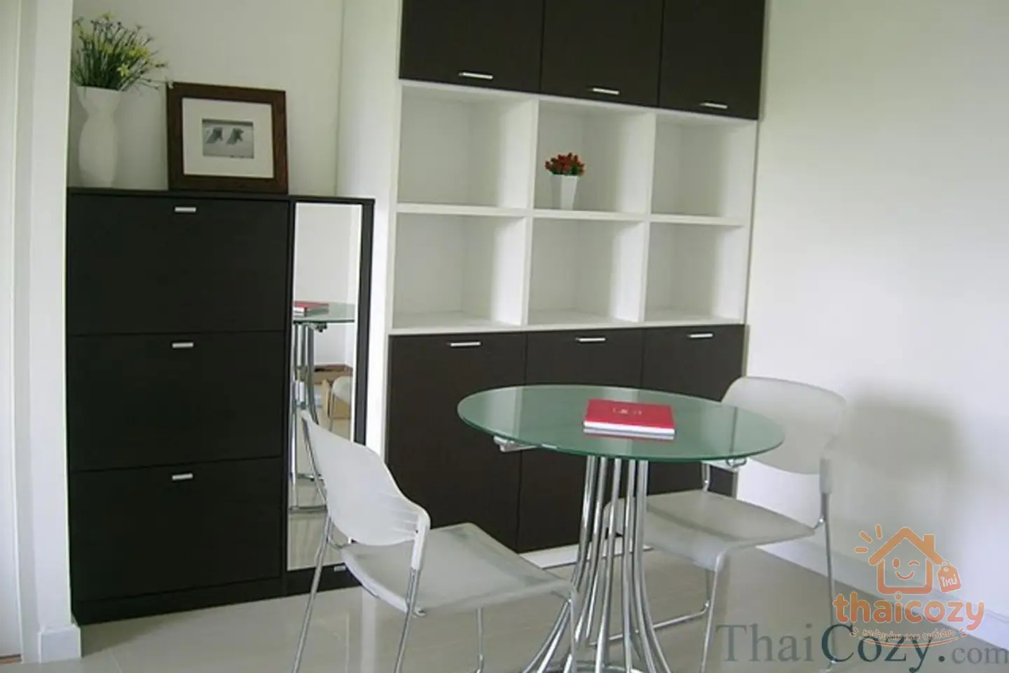 1 Bed Condominium in On Nut photo 1