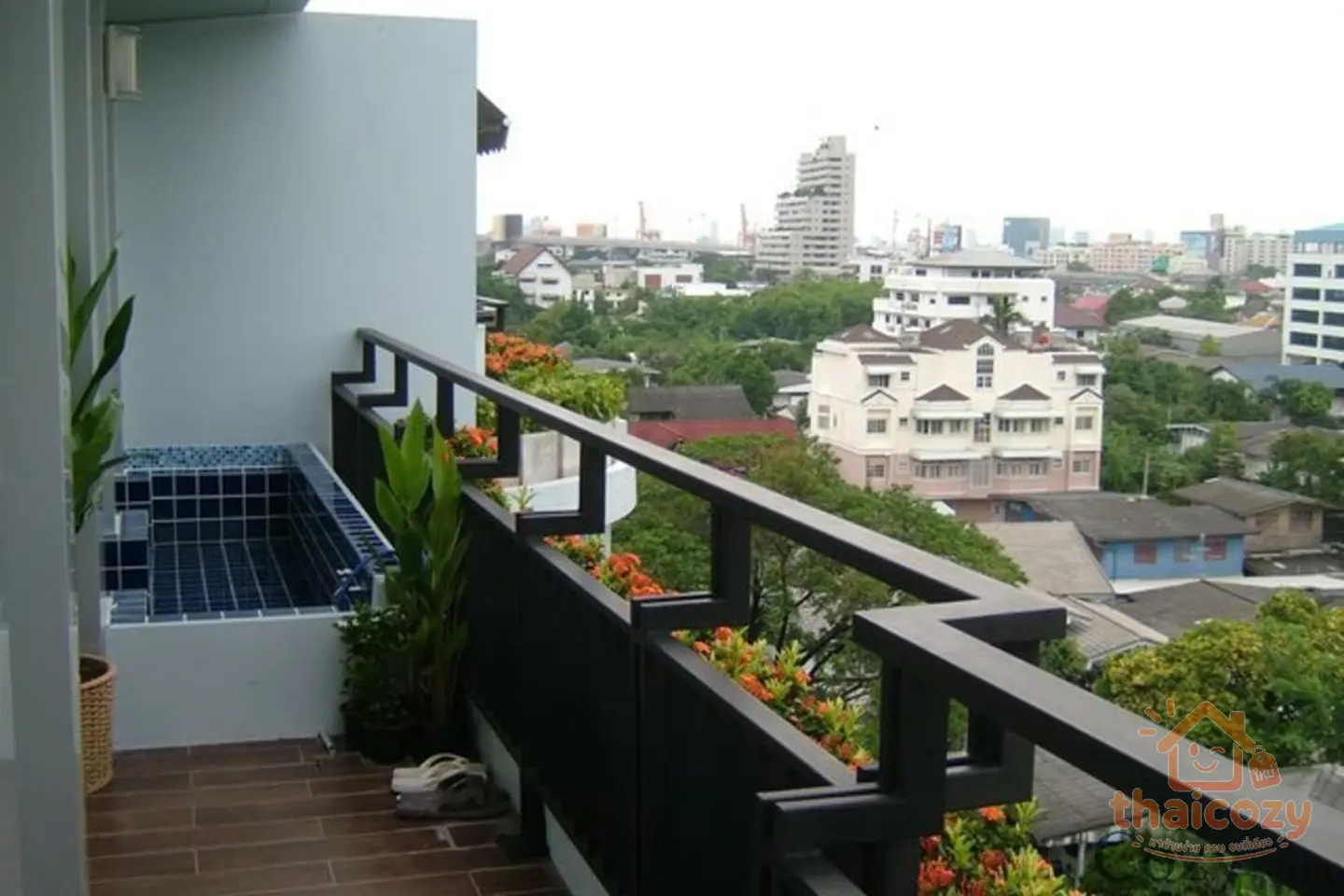 2-Bed Luxury Condo in On Nut photo 2
