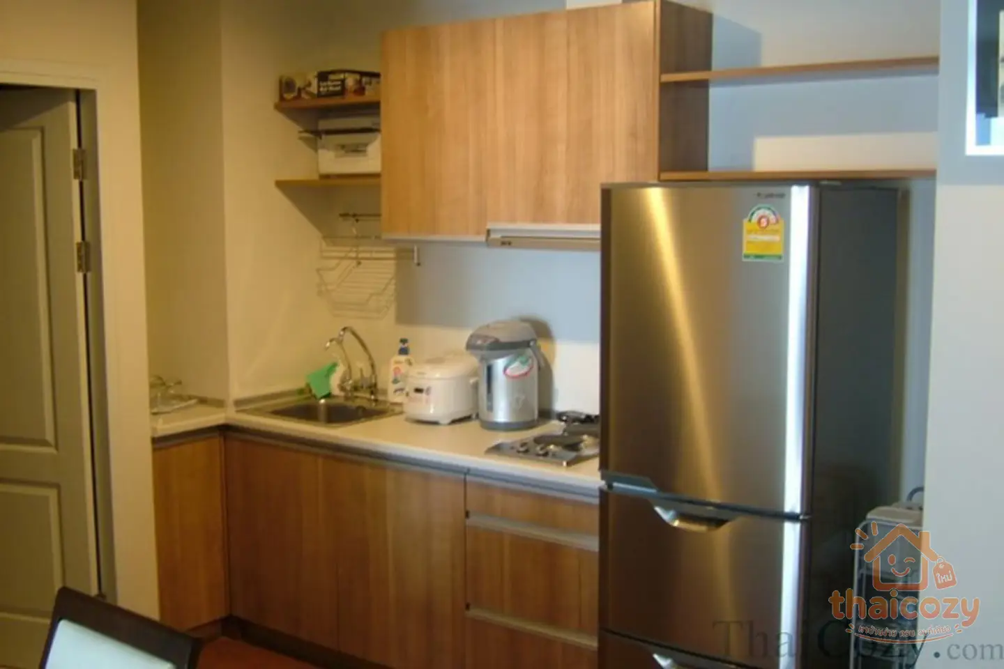 1 Bed Condominium in On Nut photo 1